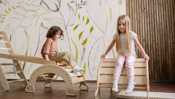 Bezpieczny plac zabaw dla dziecka – jak go urządzić?